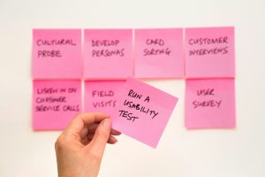 david-travis-WC6MJ0kRzGw-unsplash cropped user research methods on post-it notes